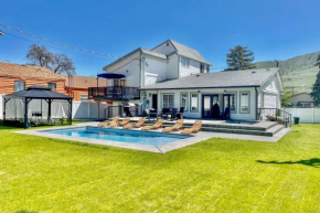 Grand Chelan Large Group Getaway Pool and Hot Tub